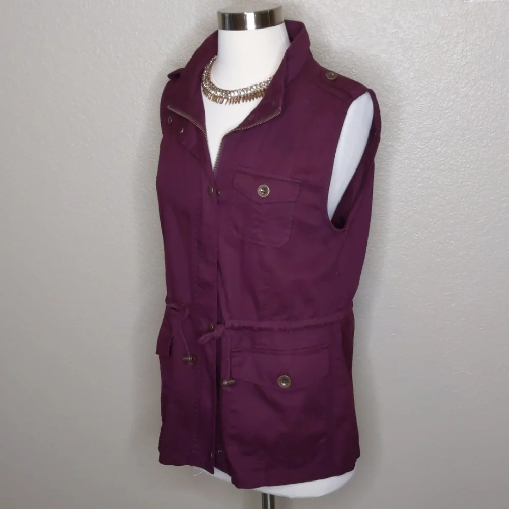 C'ESTTOI Burgundy Vest Size Medium